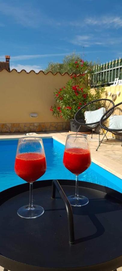 PUY Holiday Home "Mala Kuca " With Heated Pool מראה חיצוני תמונה