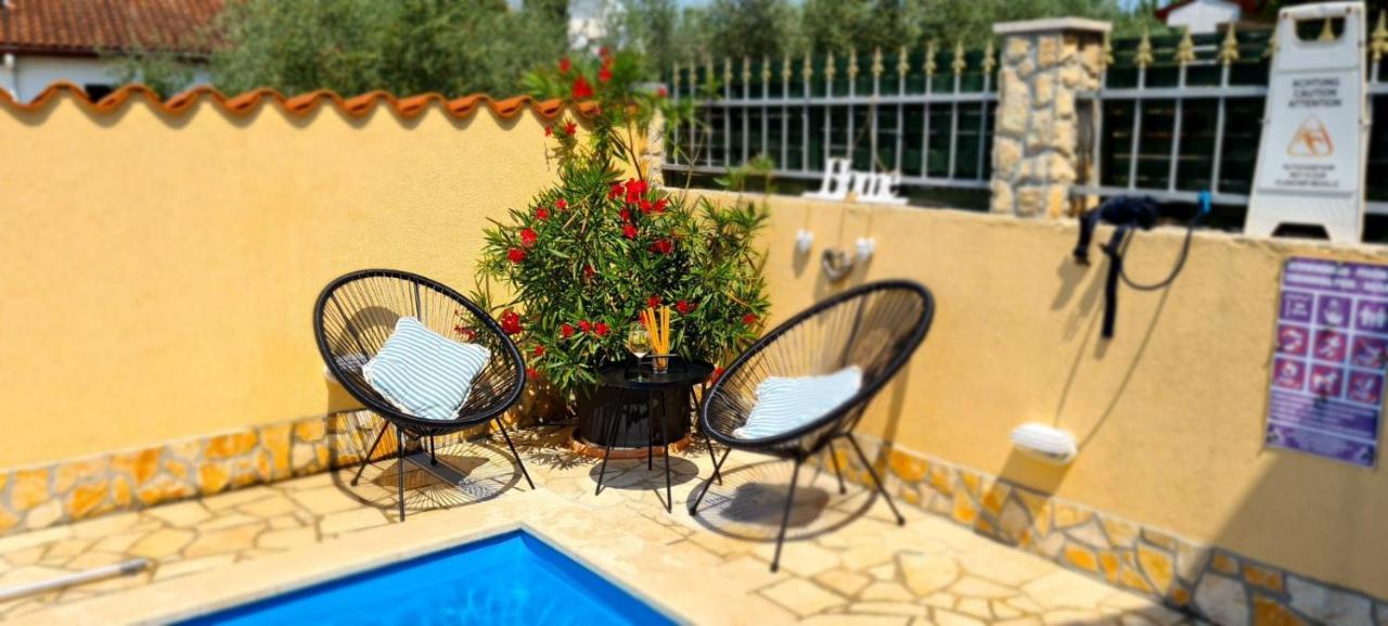 PUY Holiday Home "Mala Kuca " With Heated Pool מראה חיצוני תמונה