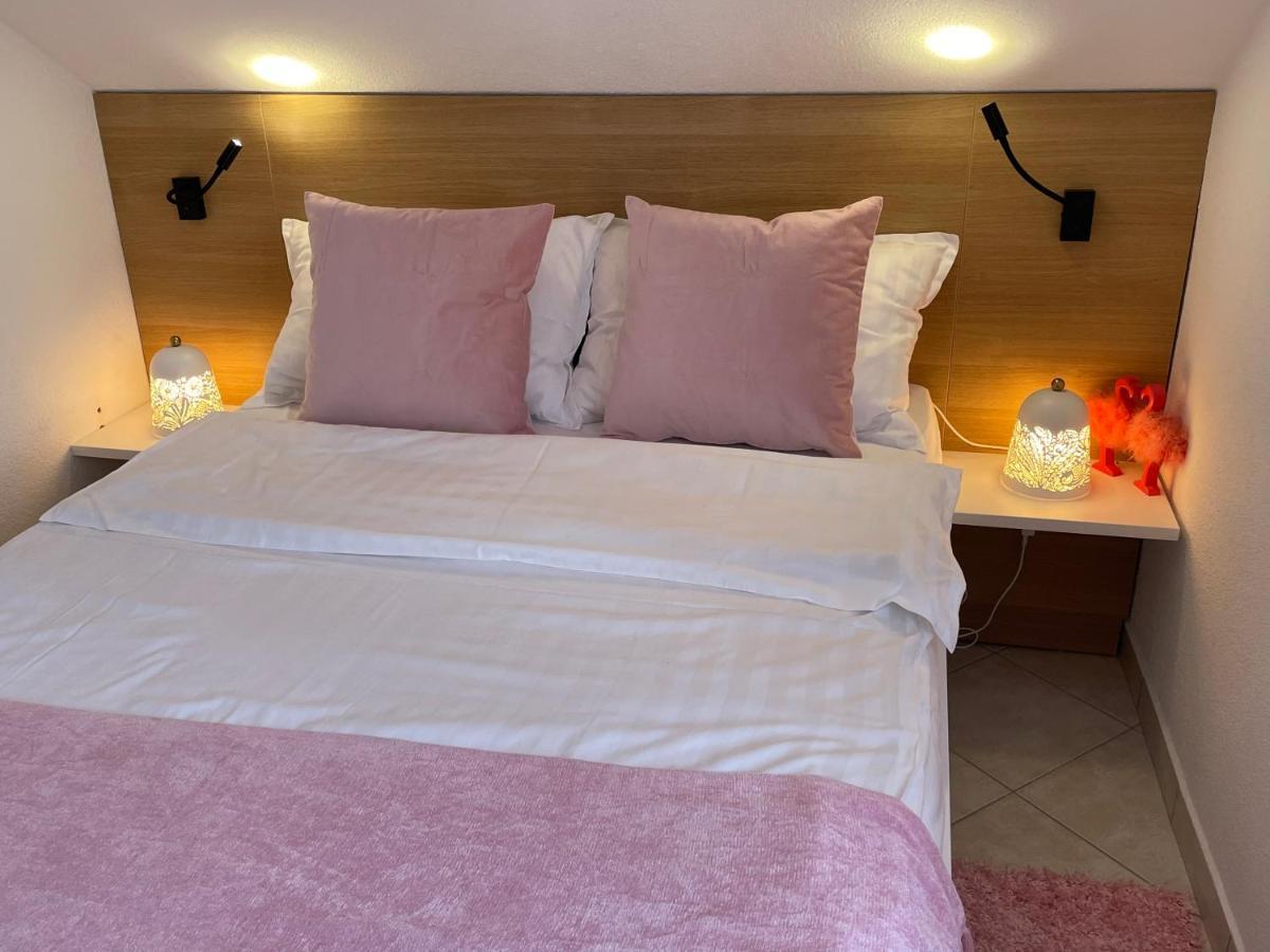 PUY Holiday Home "Mala Kuca " With Heated Pool מראה חיצוני תמונה