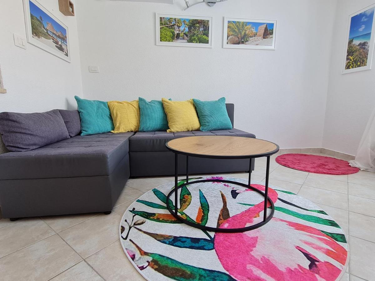 PUY Holiday Home "Mala Kuca " With Heated Pool מראה חיצוני תמונה