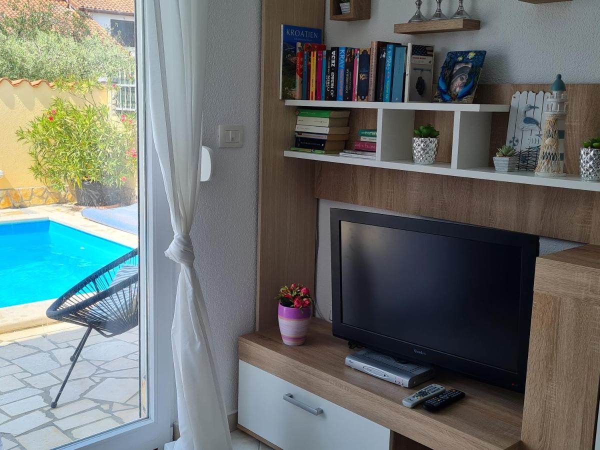 PUY Holiday Home "Mala Kuca " With Heated Pool מראה חיצוני תמונה