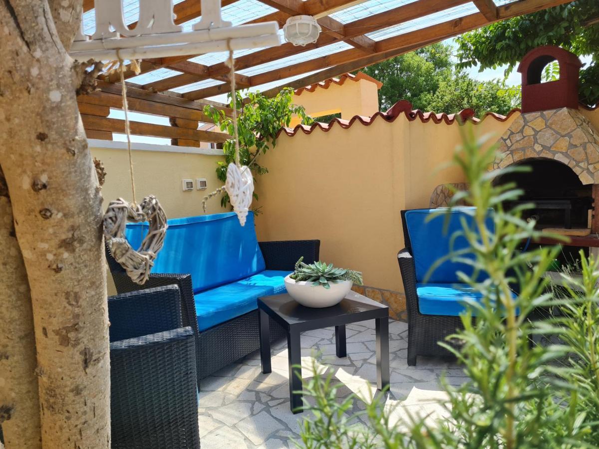 PUY Holiday Home "Mala Kuca " With Heated Pool מראה חיצוני תמונה