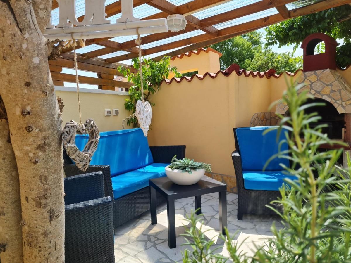 PUY Holiday Home "Mala Kuca " With Heated Pool מראה חיצוני תמונה