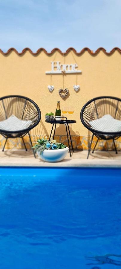 PUY Holiday Home "Mala Kuca " With Heated Pool מראה חיצוני תמונה