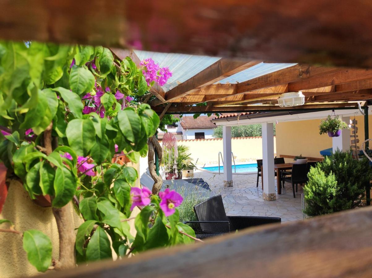 PUY Holiday Home "Mala Kuca " With Heated Pool מראה חיצוני תמונה