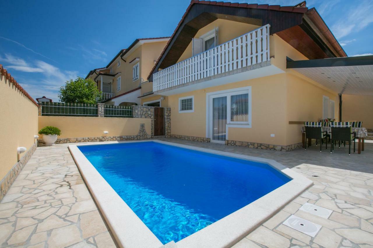 PUY Holiday Home "Mala Kuca " With Heated Pool מראה חיצוני תמונה